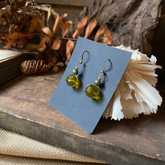 Faceted Olive Green Glass Beaded Drop Earrings Goldtone Earwire - Picture 3 of 5
